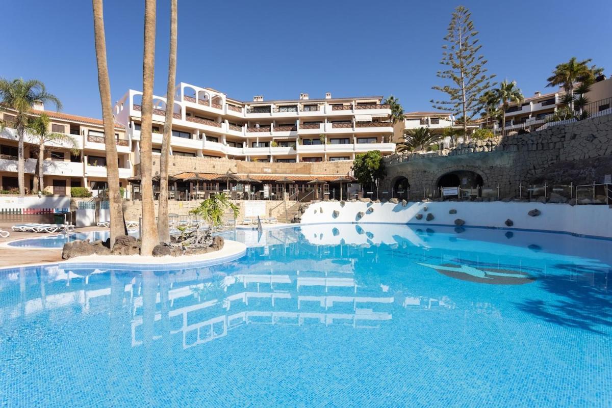 Green Oasis With Pool Access In Amarilla Golf San Miguel de Abona Luaran gambar